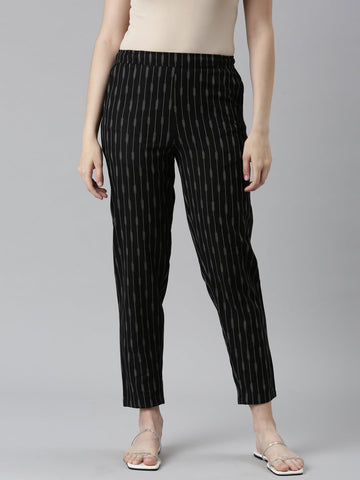 Women Solid Black Mid Rise Linen Ikat Pencil Pants