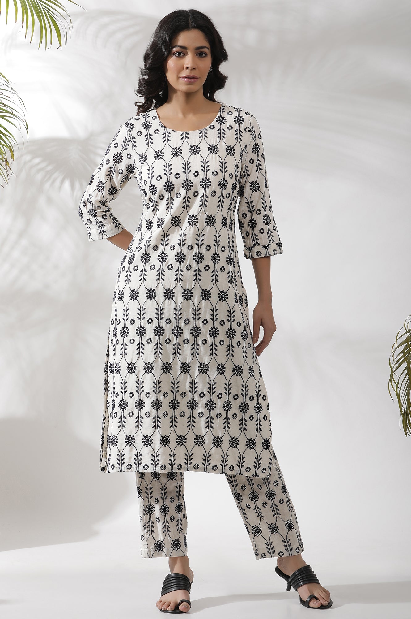 Off-White Floral Embroidered Kurta And Pants Co-Ord Set