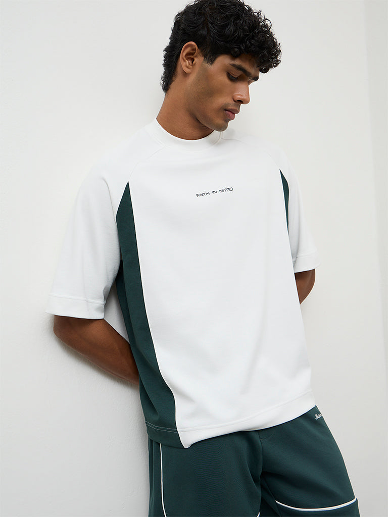 Nuoflexx Off-White Stripe-Design Relaxed Fit T-Shirt