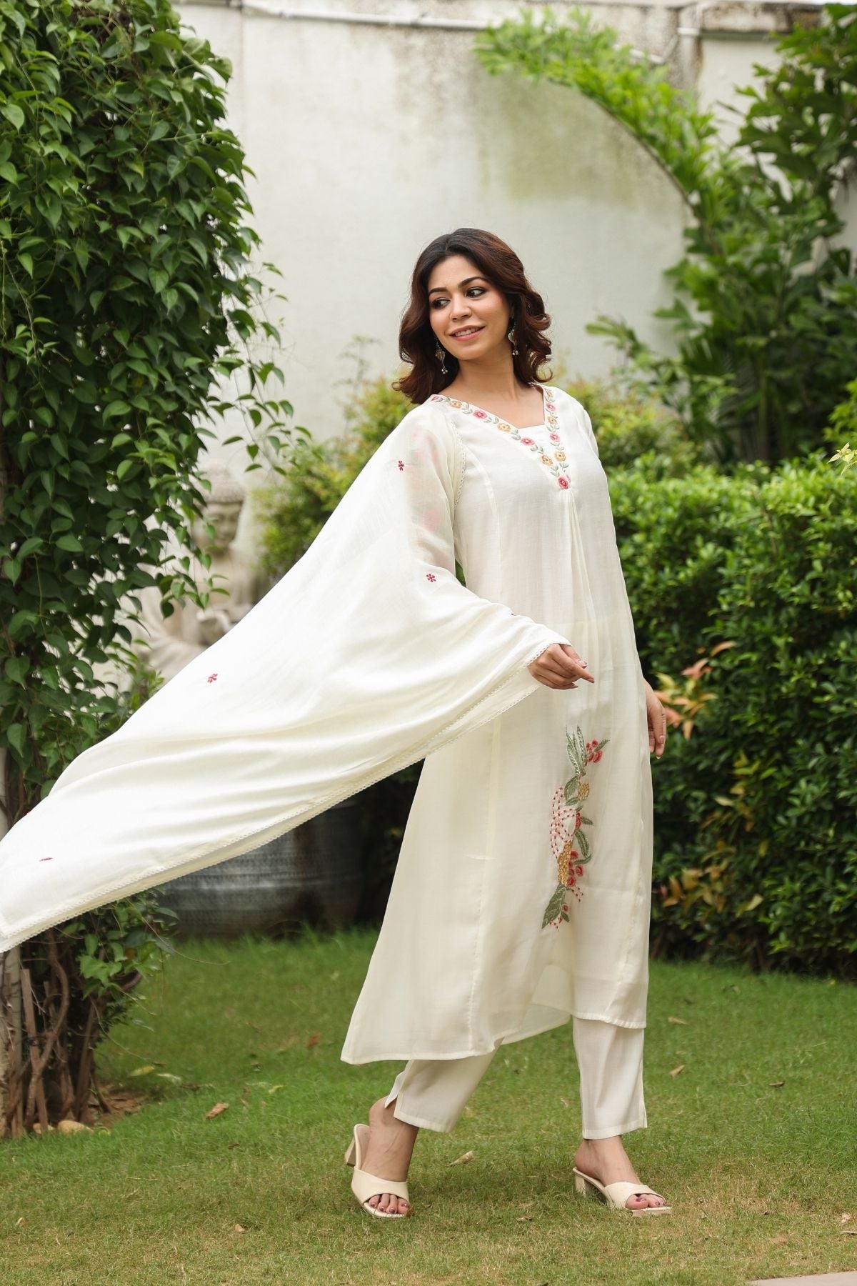 Mul Kurti with Light Floral Embroidery