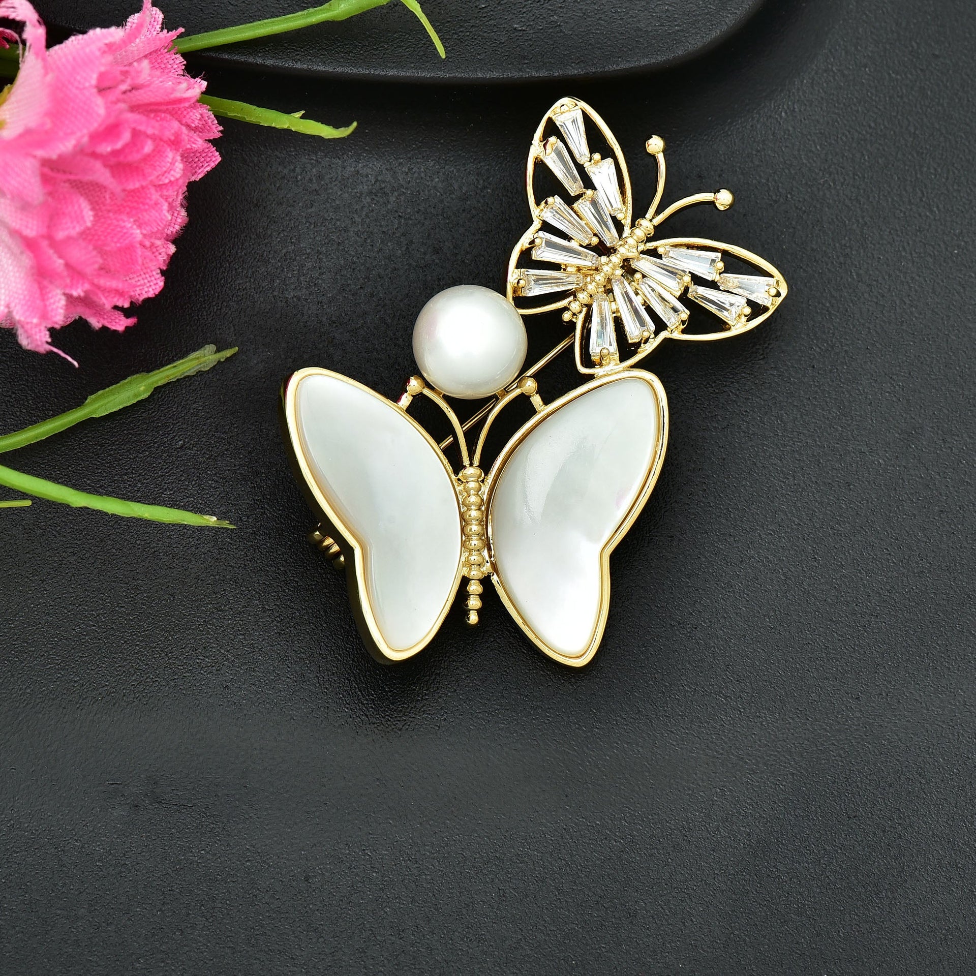 Zirconia Pearl Butterfly Saree Pin