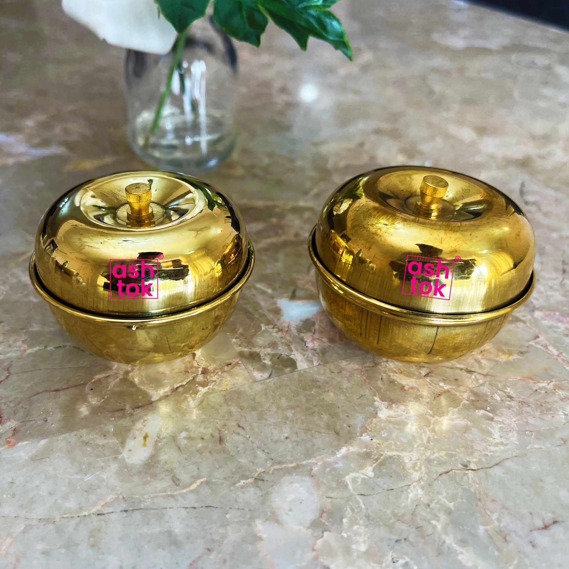 Gift Item Brass Sindoor Box, Apple Shape Dabbi