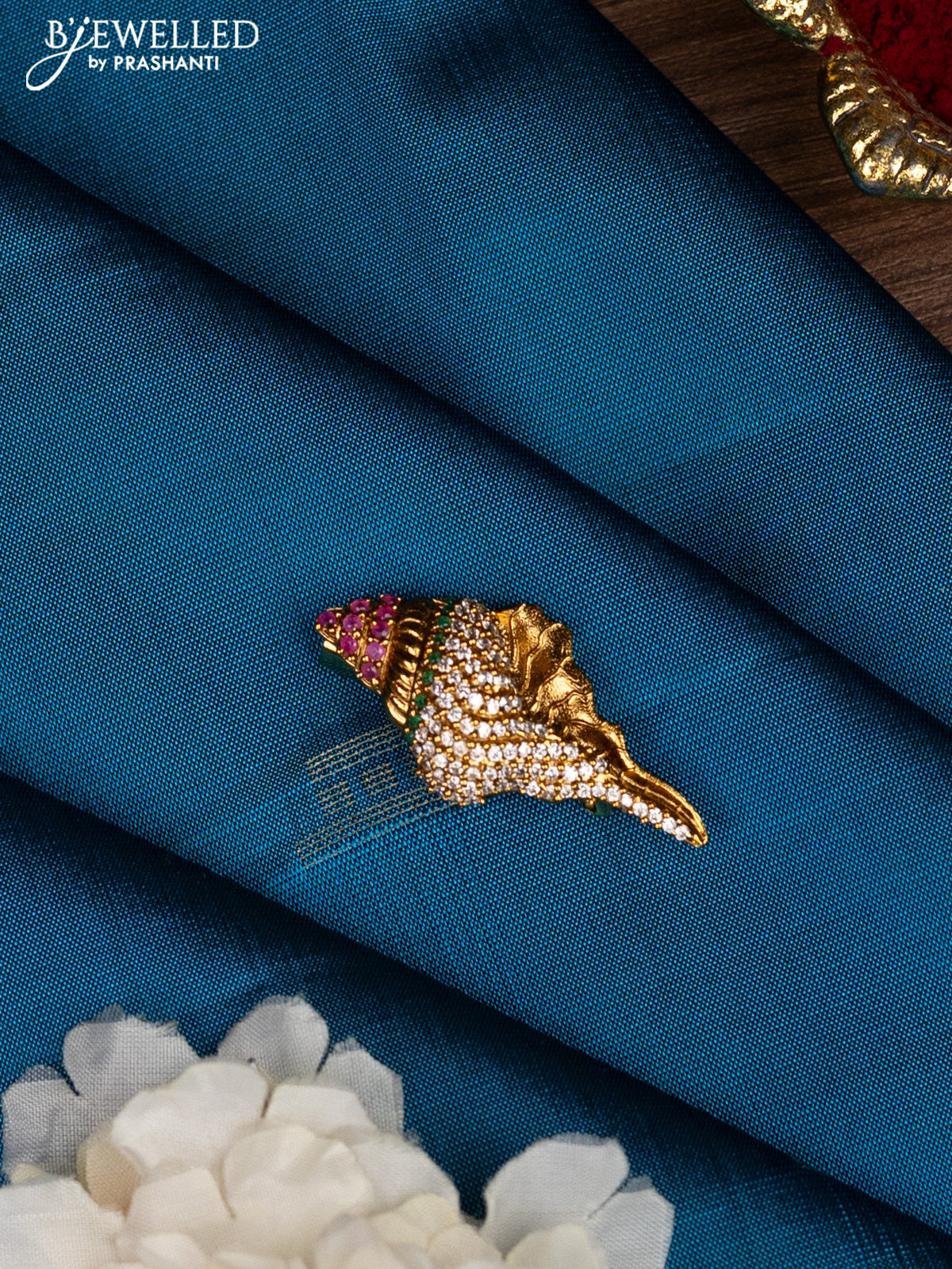 Antique saree pin shanku design with kemp and cz stones