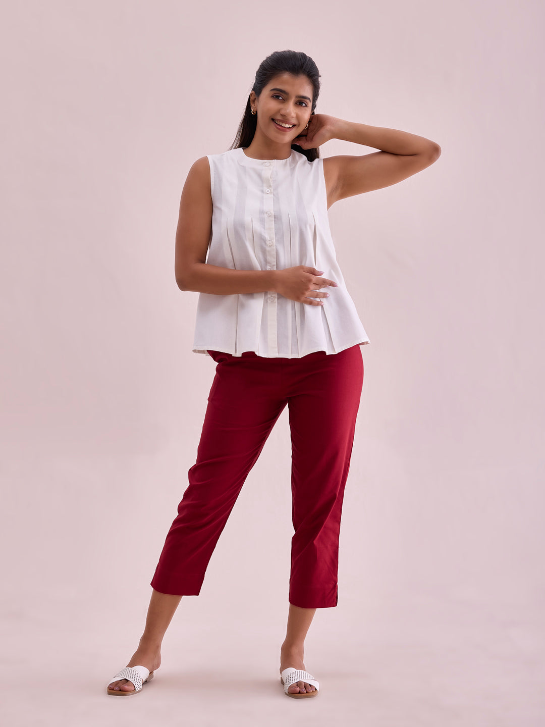 Women Solid Maroon Mid Rise Cropped Pencil Pant