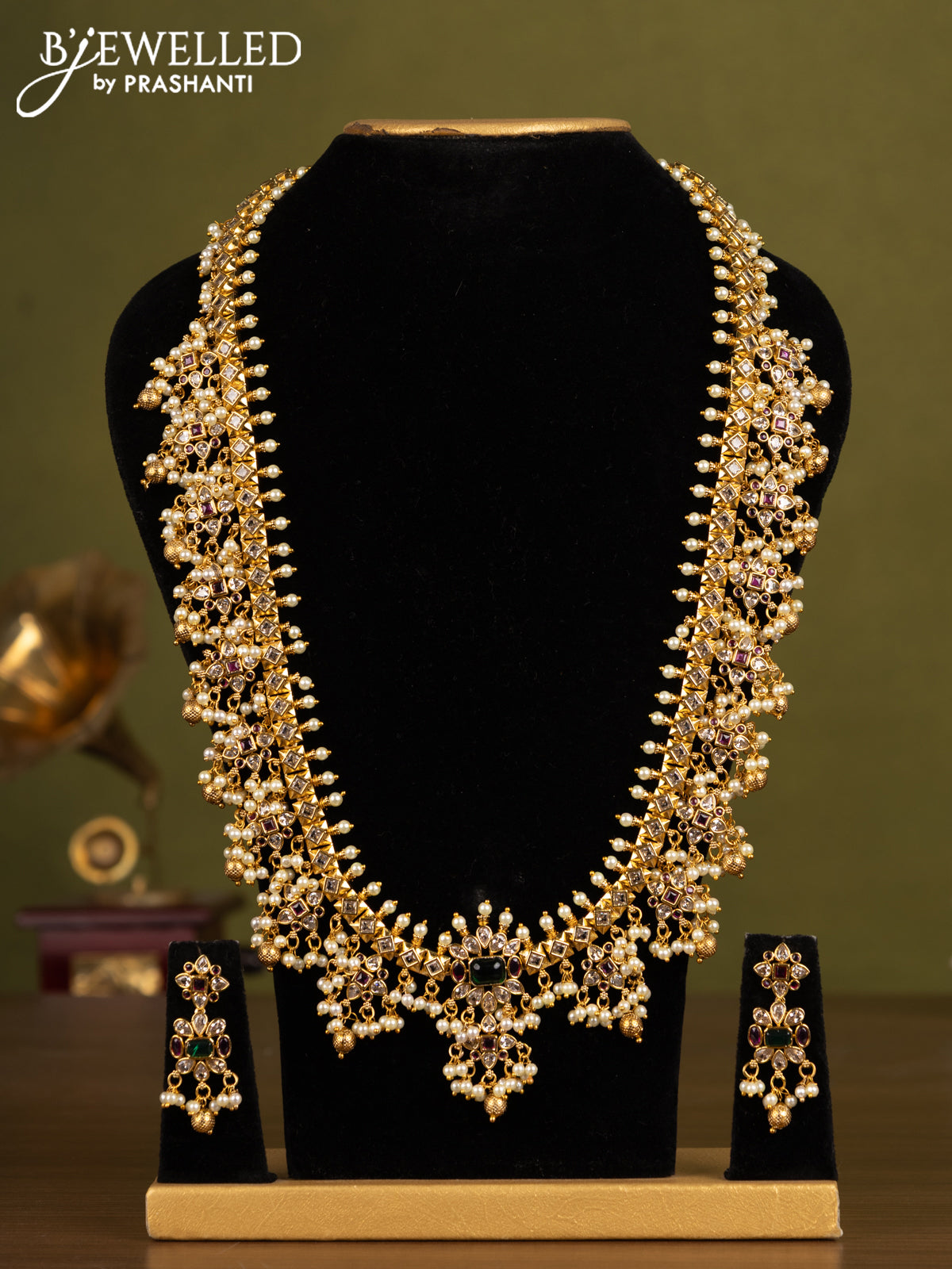 Antique guttapusalu haaram with kemp & cz stones and pearl hangings