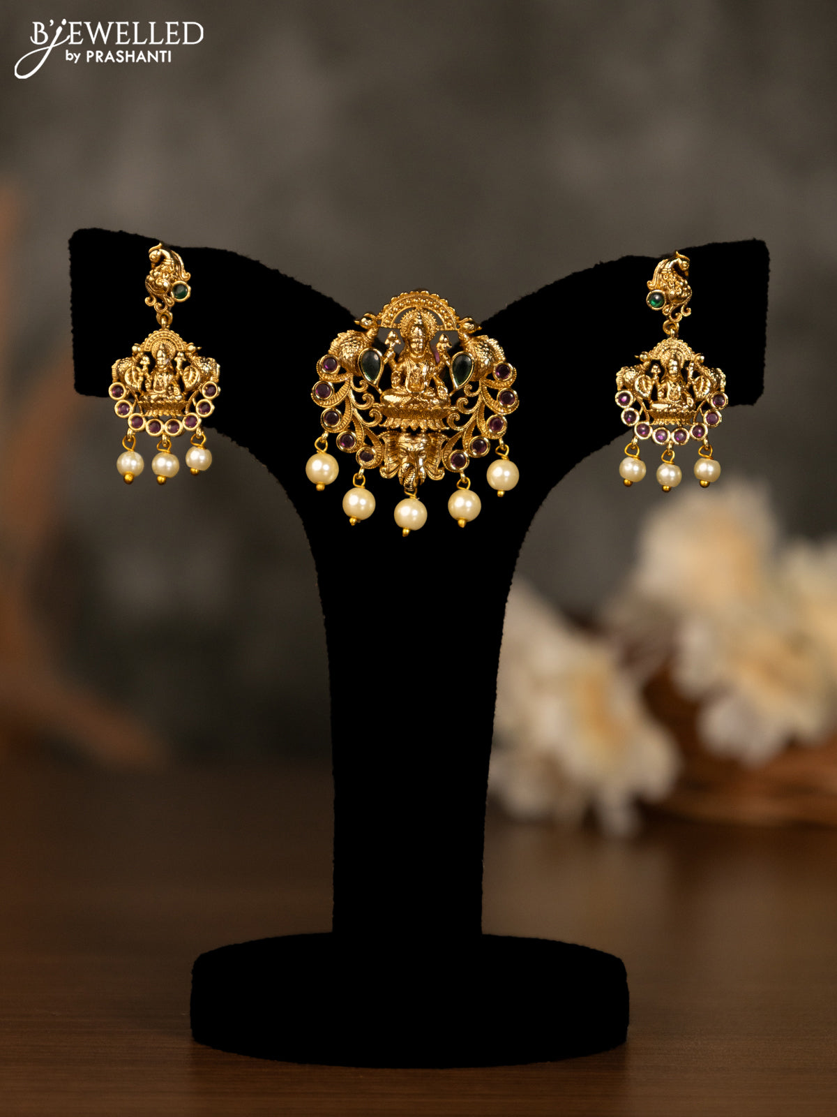Antique pendant set lakshmi design with kemp & cz stones and pearl hangings