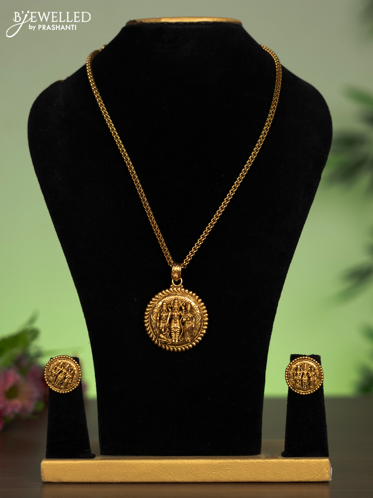 Antique chain with ram darbar pendant