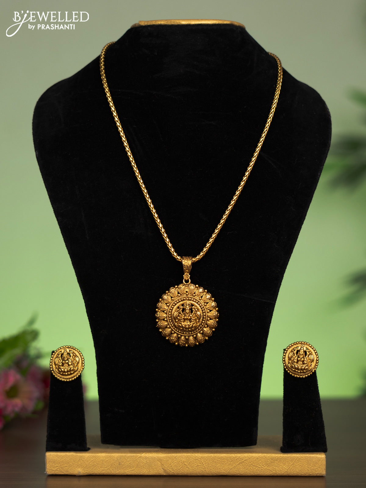 Antique chain with lakshmi pendant