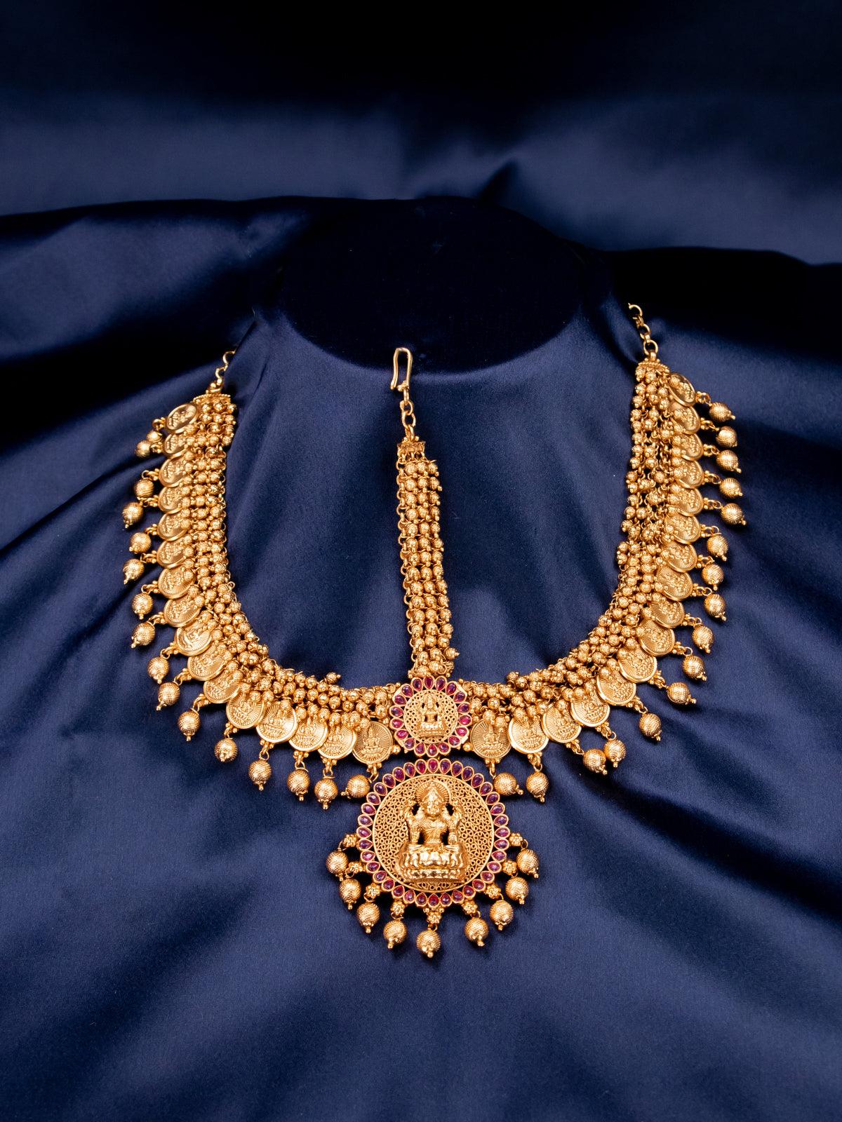 Antique gutta pusalu lakshmi kaasu maang tikka with kemp stone and golden beads hanging