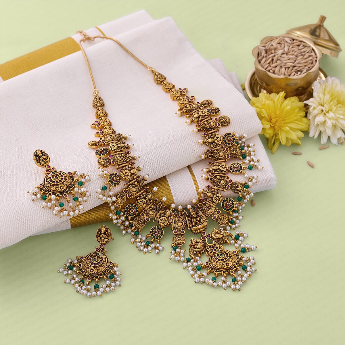 Amazon.com: Indian Ethnic Necklace for Women for Traditional Dress and  Festive Fashion of Garba Navratri Diwali Onam lohri Fashion Jewellery :  ביגוד, נעליים ותכשיטים