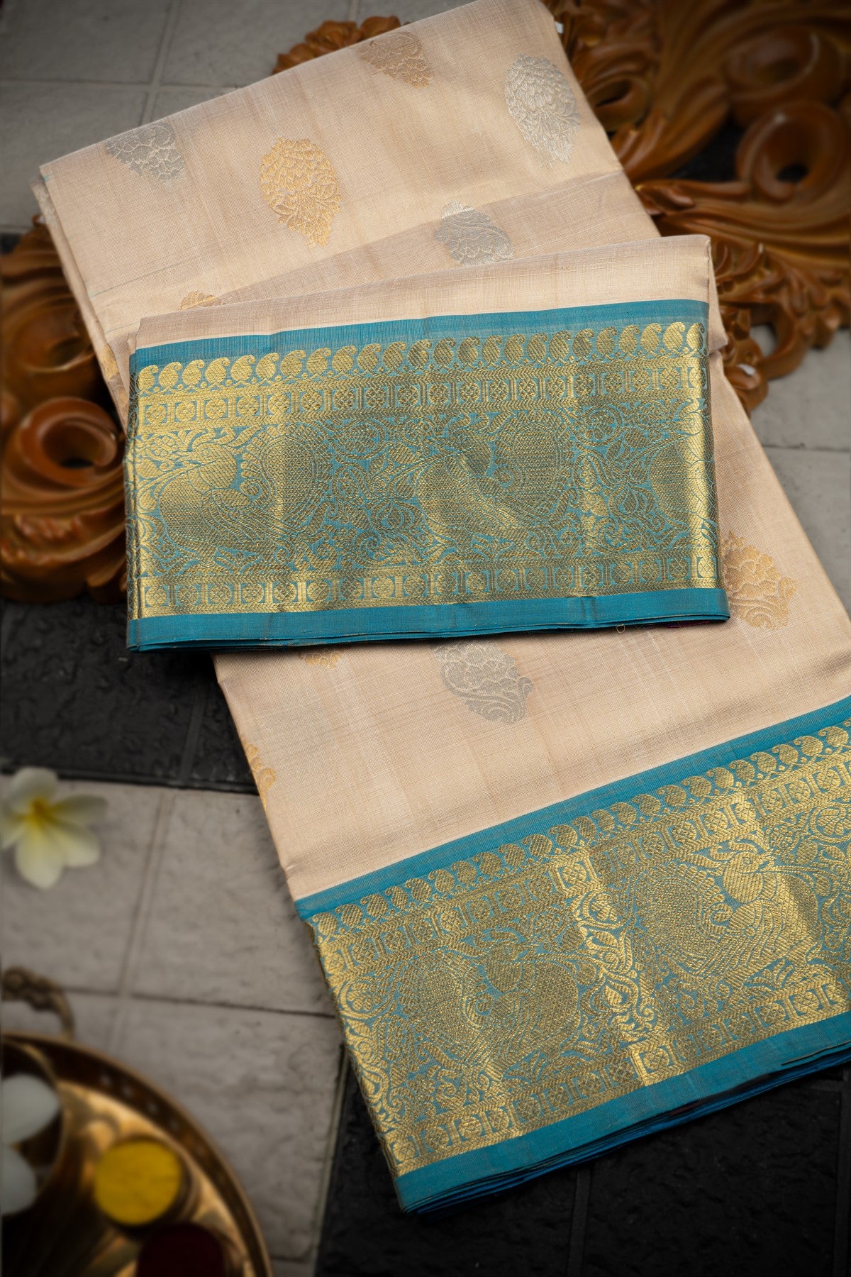 Uppada Silk Floral Motifs Cream Saree