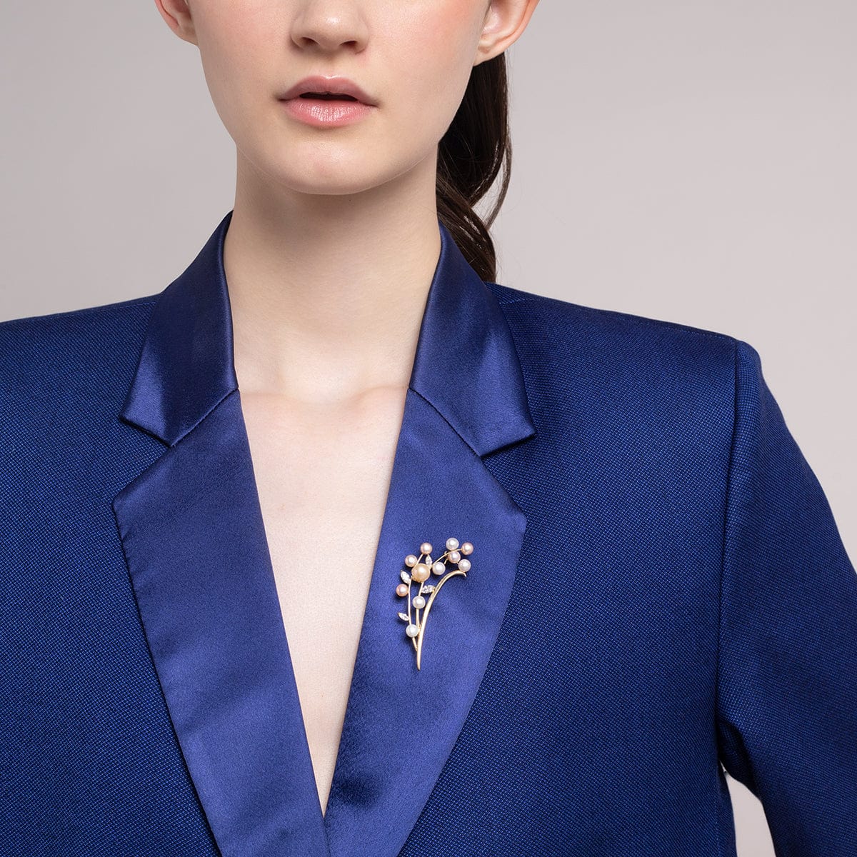 Brooch on clearance blue suit