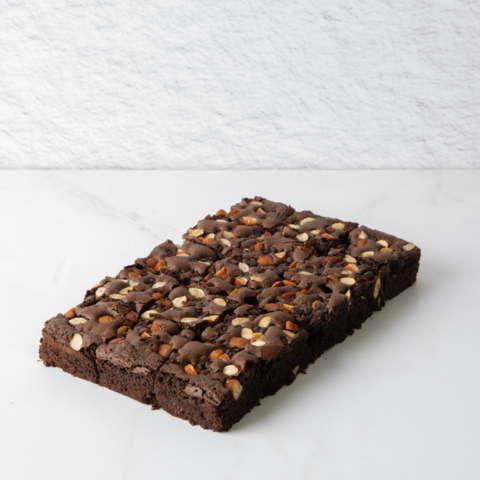 Labonel Fine Baking Classic Brownies with Almonds & Chocolate Chips